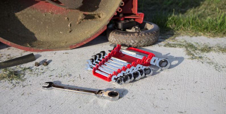 Organize DIY - red and gray metal tool